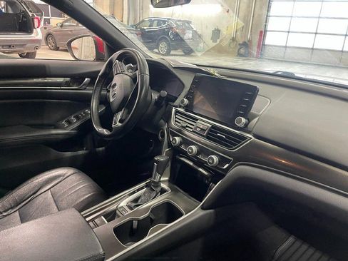Used 2019 Honda Accord Sport image 2