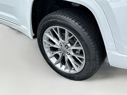 Used 2022 Jeep Grand Cherokee Summit AWD/4WD image 39