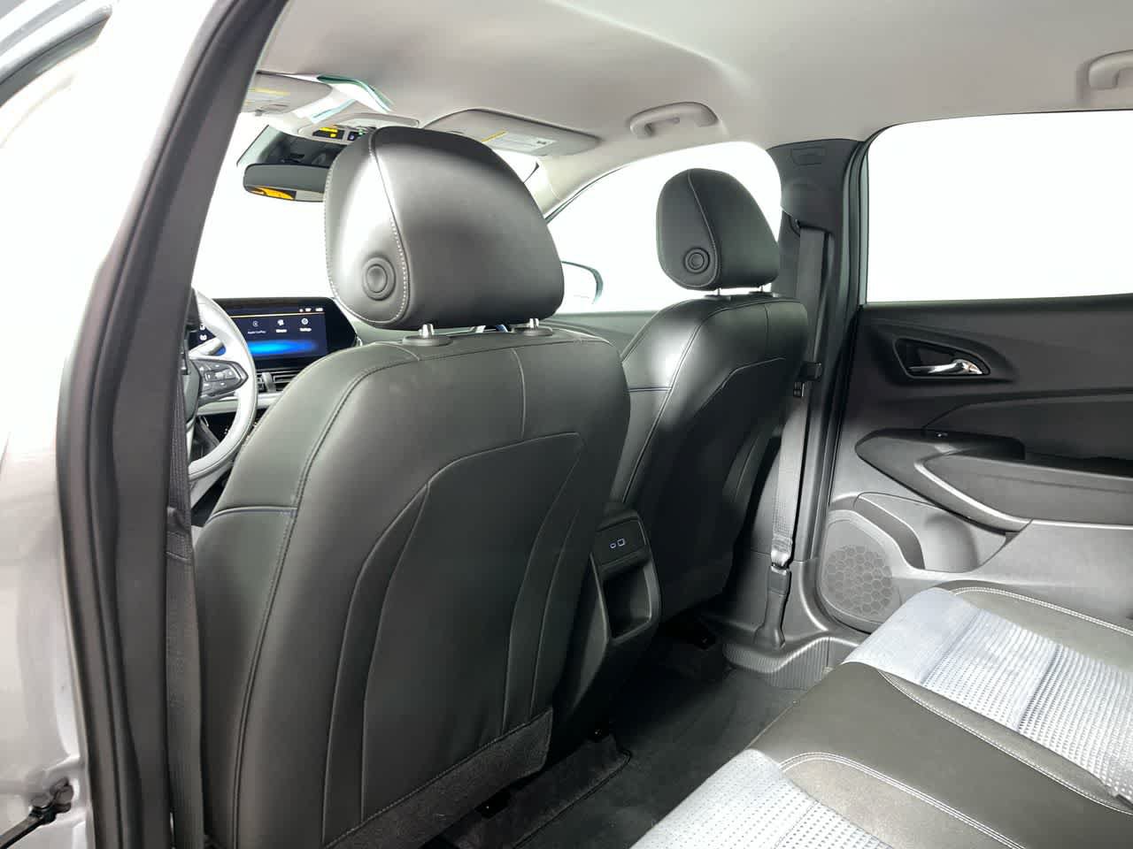 Used 2025 Chevrolet Trax LT FWD image 25
