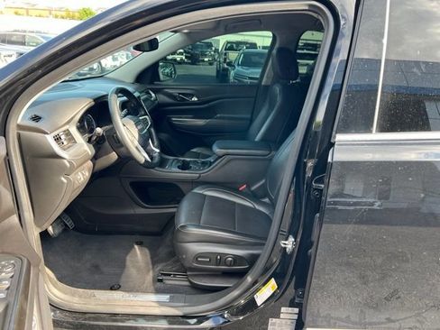 Used 2023 GMC Acadia SLT AWD/4WD image 16