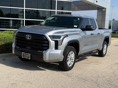 Used 2022 Toyota Tundra SR5 w/ SR5 Convenience Package AWD/4WD image 7
