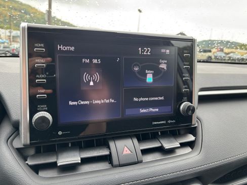 Used 2022 Toyota RAV4 XLE w/ Convenience Package image 16