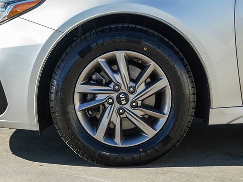 Used 2020 Kia Optima LX image 9