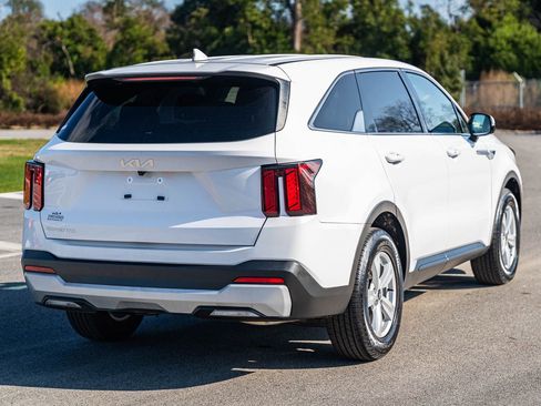 Used 2025 Kia Sorento LX image 7