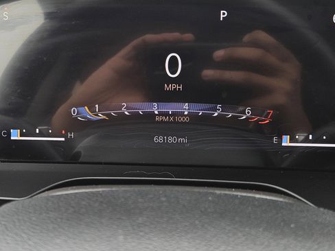 Used 2023 Jeep Grand Cherokee Laredo AWD/4WD image 18