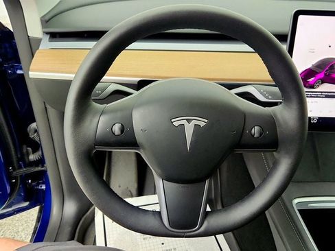 Used 2024 Tesla Model Y Long Range AWD/4WD image 13