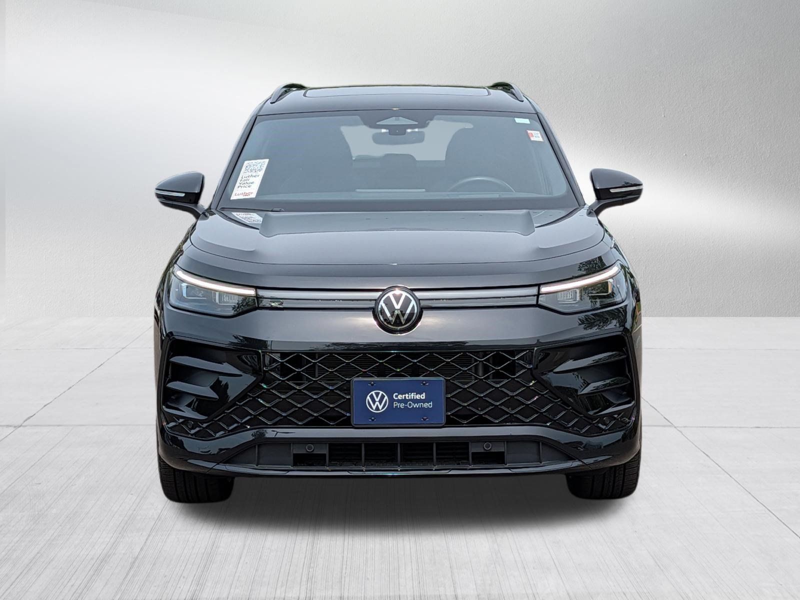 Certified 2025 Volkswagen Tiguan SE R-Line AWD/4WD image 2