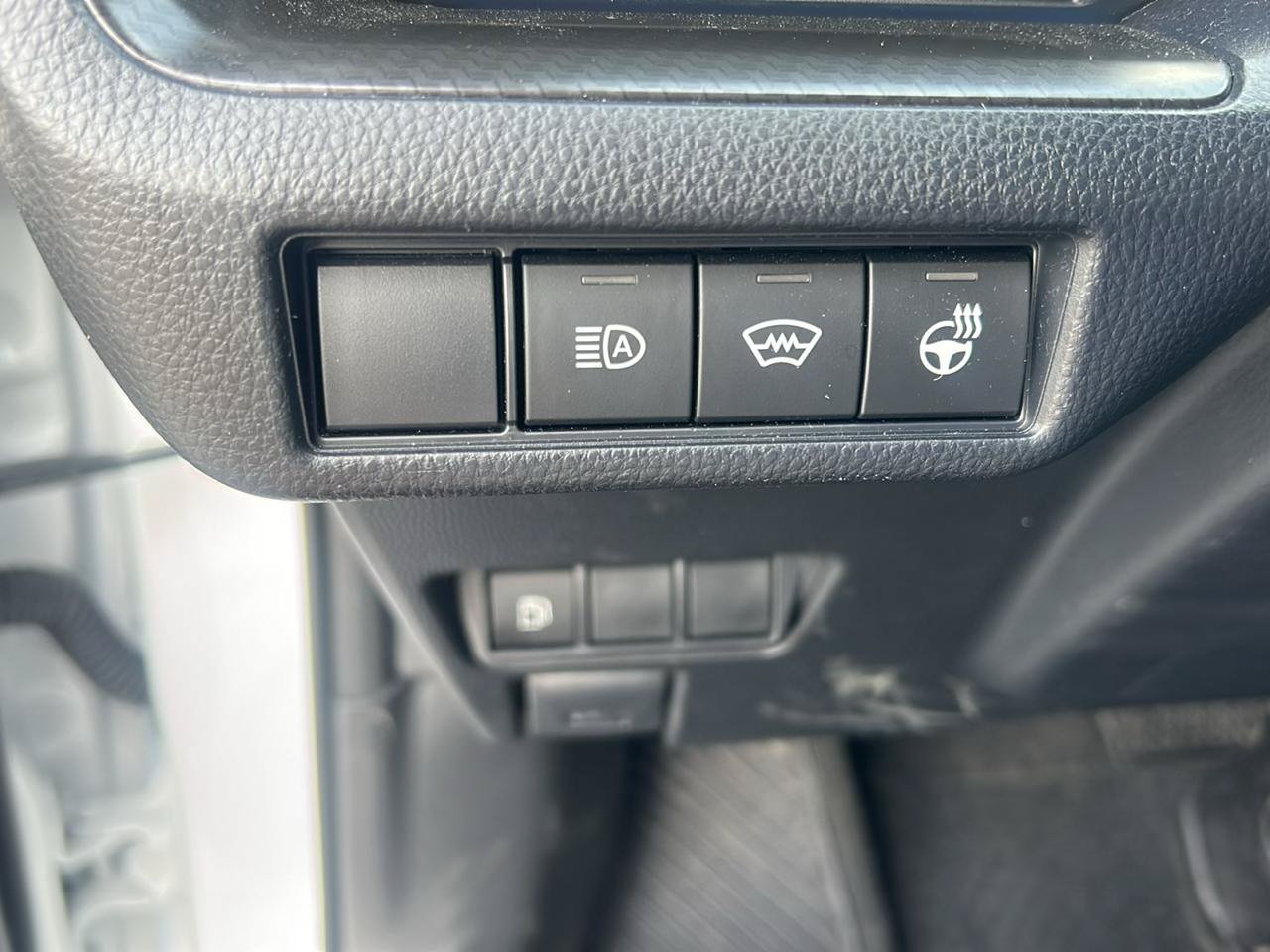 Used 2025 Toyota Prius FWD image 15