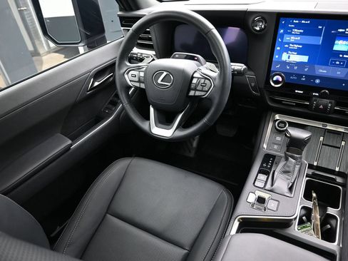 Used 2025 Lexus GX 550 w/ Accessory Package (2T) AWD/4WD image 24