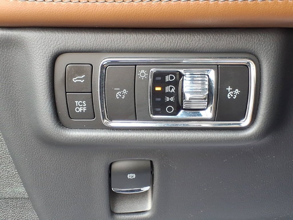 Certified 2023 Lincoln Nautilus Reserve AWD/4WD image 17