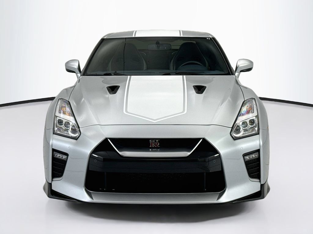 Used 2020 Nissan GT-R Premium AWD/4WD image 2