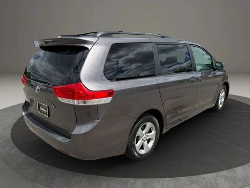 Used 2011 Toyota Sienna LE FWD image 4