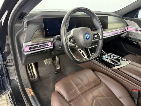 Used 2024 BMW i7 eDrive50 w/ M Sport Package RWD image 4