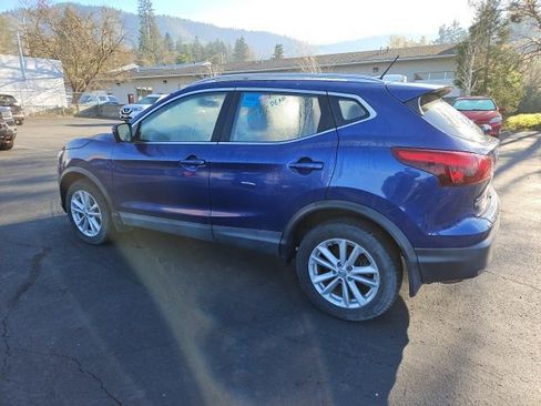 Used 2018 Nissan Rogue Sport SV w/ SV Technology Package image 4