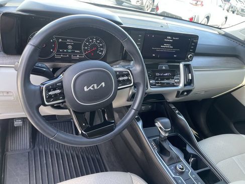 Certified 2022 Kia Sorento S w/ Panoramic Sunroof Package AWD/4WD image 12