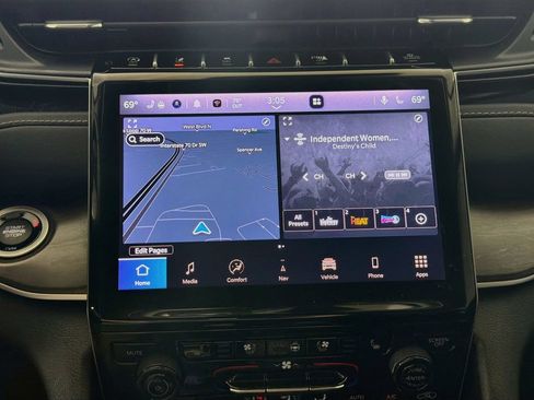 Used 2023 Jeep Grand Cherokee Limited w/ Luxury Tech Group II AWD/4WD image 16