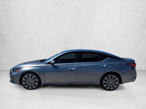 Used 2023 Nissan Altima 2.5 SL FWD image 9
