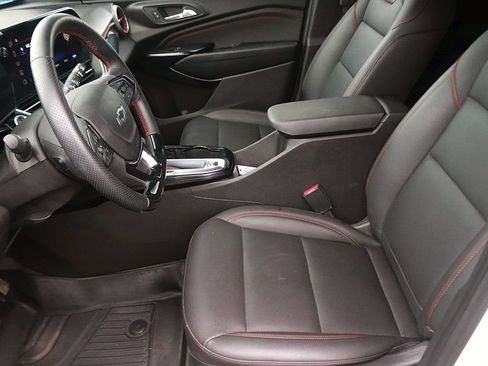 Used 2025 Chevrolet Trax RS w/ Sunroof Package FWD image 14