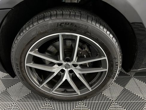Used 2024 Porsche Macan w/ Premium Plus Package image 10