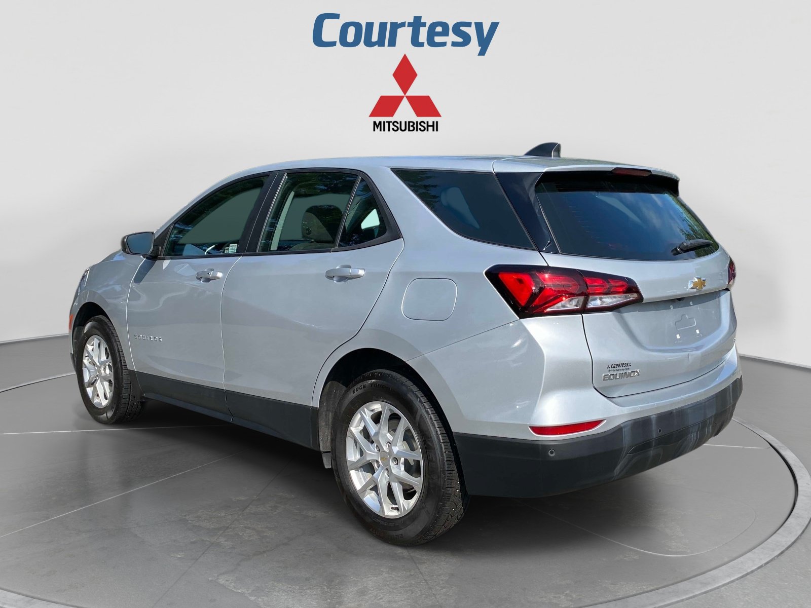 Used 2022 Chevrolet Equinox LS AWD/4WD image 3