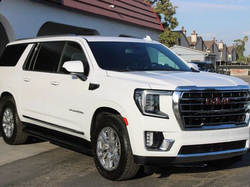 Used 2021 GMC Yukon XL SLT AWD/4WD image 3
