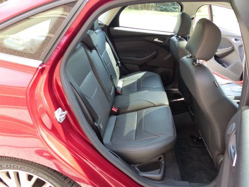 Used 2017 Ford Focus Titanium FWD image 47