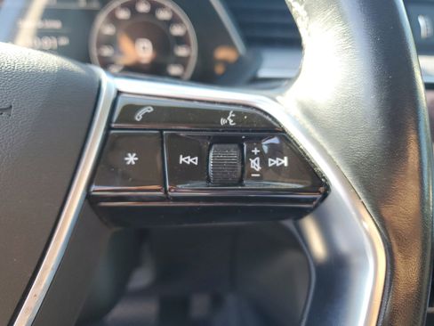 Used 2024 Audi Q8 e-tron Premium Plus image 30