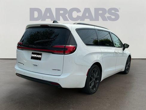 Used 2025 Chrysler Pacifica Limited FWD image 7