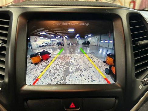 Used 2016 Jeep Cherokee Latitude w/ Cold Weather Group image 22