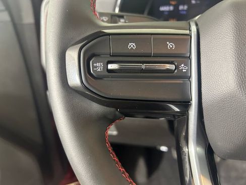 Used 2025 Chevrolet Colorado Z71 w/ Technology Package AWD/4WD image 17