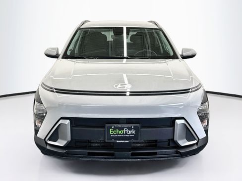 Used 2025 Hyundai Kona SEL FWD image 2