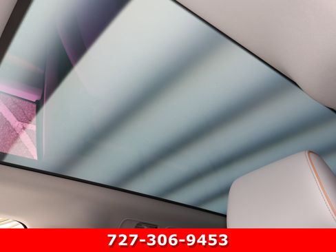 Used 2025 Volkswagen ID. Buzz 1st Edition image 5