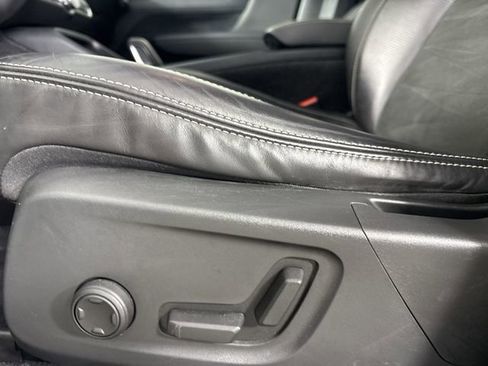 Used 2019 Volvo XC40 T5 R-Design image 21