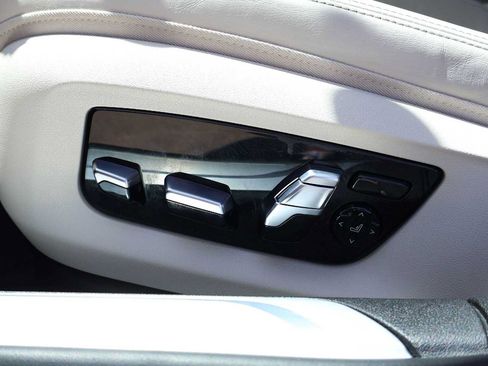 Used 2022 BMW 740i xDrive w/ M Sport Package AWD/4WD image 24