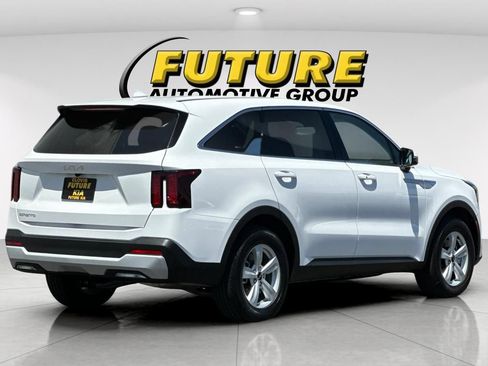 Used 2026 Kia Sorento LX FWD image 4