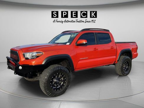 Used 2017 Toyota Tacoma TRD Off-Road w/ Premium & Technology Package AWD/4WD image 1
