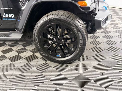 Used 2023 Jeep Wrangler Unlimited Sahara AWD/4WD image 12