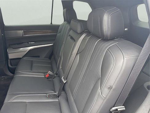 New 2026 Cadillac Vistiq Luxury image 14