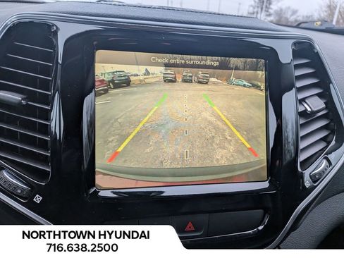 Used 2019 Jeep Cherokee Limited image 9