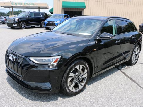 Used 2022 Audi e-tron Premium w/ Convenience Plus Package AWD/4WD image 1