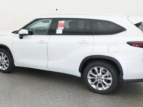 New 2026 Toyota Highlander Limited AWD/4WD image 4
