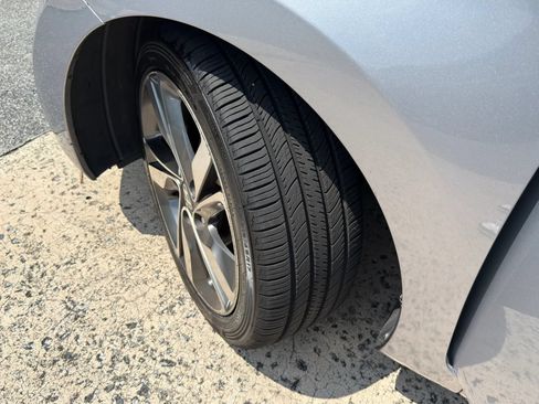 Used 2015 Hyundai Elantra Limited FWD image 9