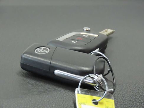 Used 2025 Toyota RAV4 LE AWD/4WD image 17