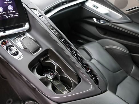 Used 2021 Chevrolet Corvette Stingray Preferred Cpe w/ Z51 Performance Package RWD image 18