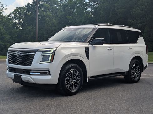 Used 2025 Nissan Armada SL w/ Captain's Chari Seat Package AWD/4WD image 5