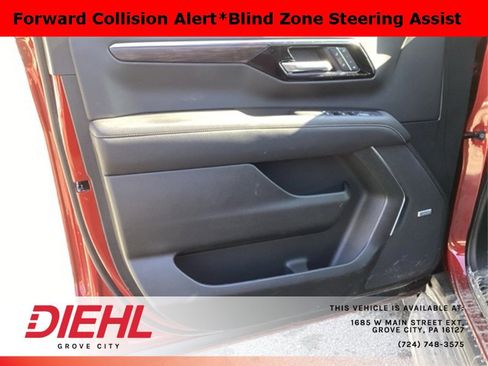 Used 2025 Chevrolet Suburban Premier image 16