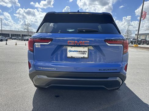 Used 2026 GMC Terrain Elevation w/ Elevation Premium Package image 9