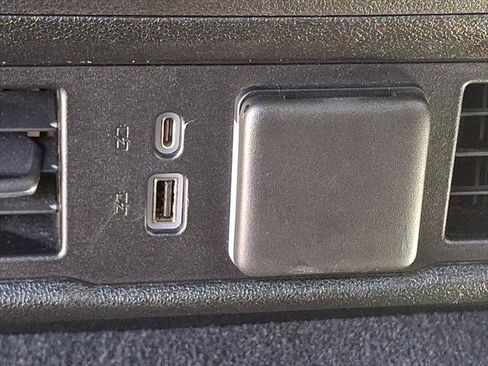 Used 2022 Chevrolet Silverado 1500 LT AWD/4WD image 12