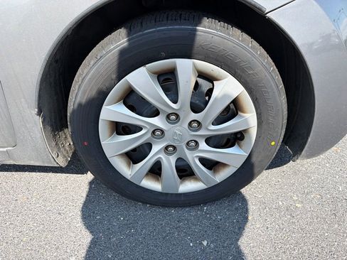 Used 2013 Hyundai Elantra GLS FWD image 10