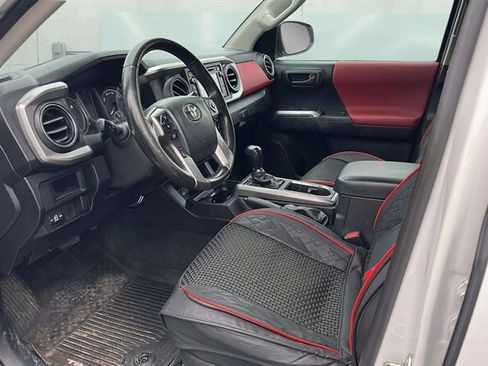 Used 2016 Toyota Tacoma SR5 w/ SR5 Appearance Package (SN) RWD image 13